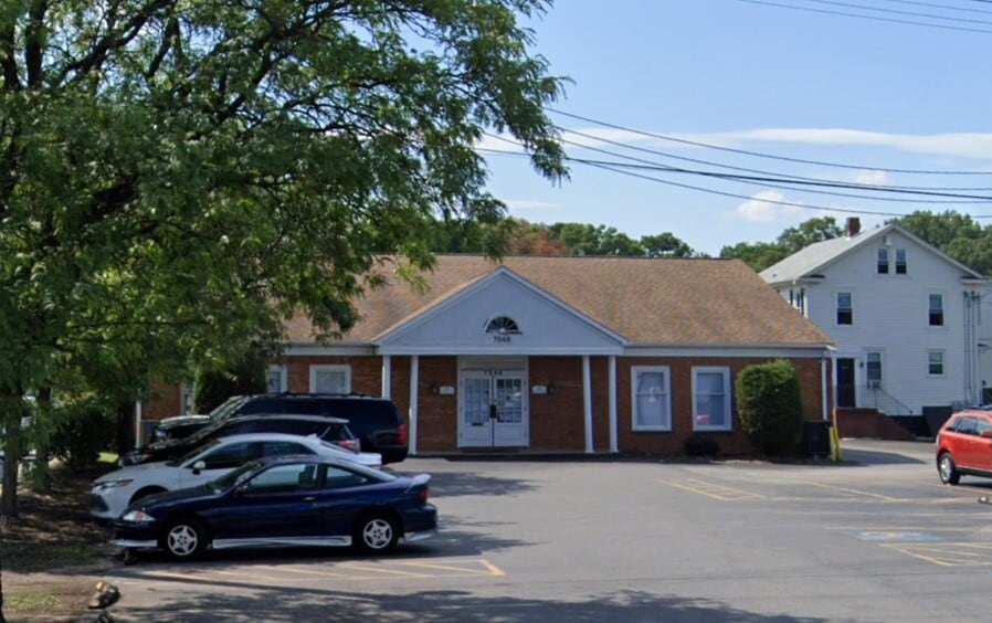 Investment Portfolio portfolio of 3 properties for sale on LoopNet.com - Building Photo - Image 2 of 3