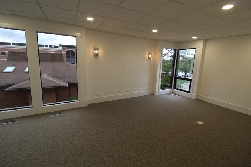 710 N York Rd, Hinsdale, IL for lease - Interior Photo - Image 3 of 7