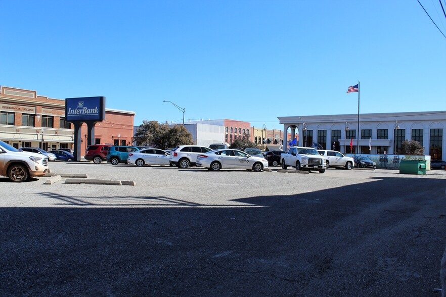 110 N Bickford Ave, El Reno, OK for sale - Building Photo - Image 2 of 8