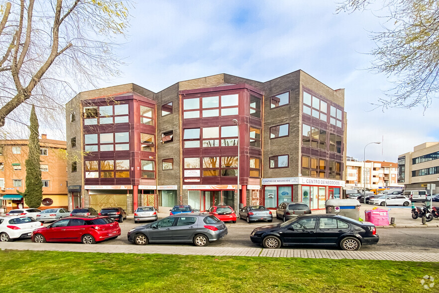 Calle Puerto De Los Leones, 1, Majadahonda, Madrid for lease - Primary Photo - Image 1 of 4