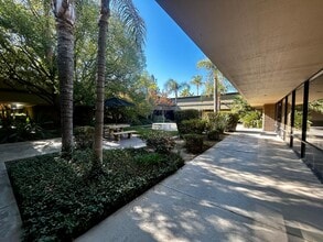 5558 California Ave, Bakersfield, CA for lease Interior Photo- Image 1 of 6