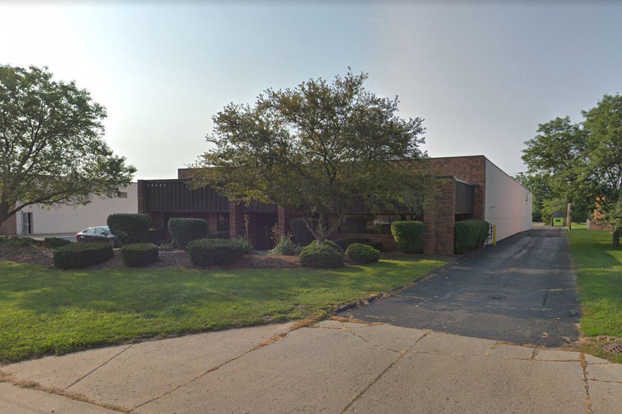 38353 Abruzzi Dr, Westland, MI for lease - Primary Photo - Image 1 of 4