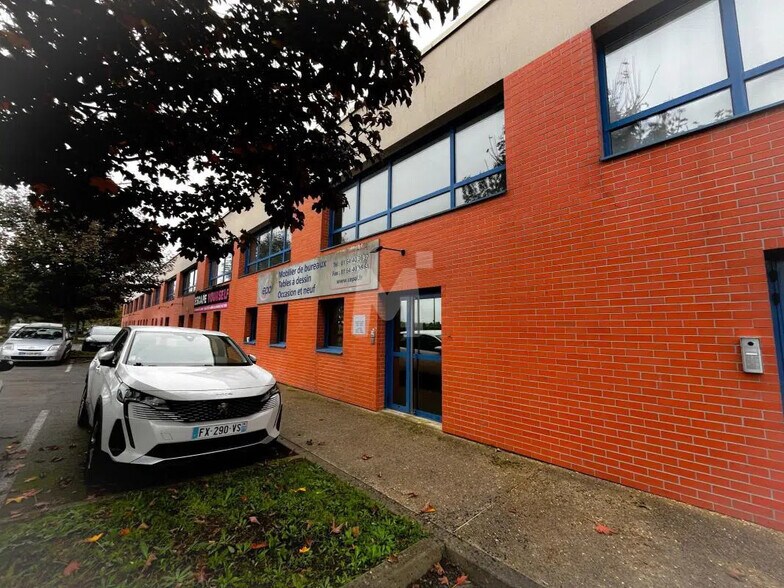 Flex in Moissy-Cramayel for lease - Building Photo - Image 2 of 9