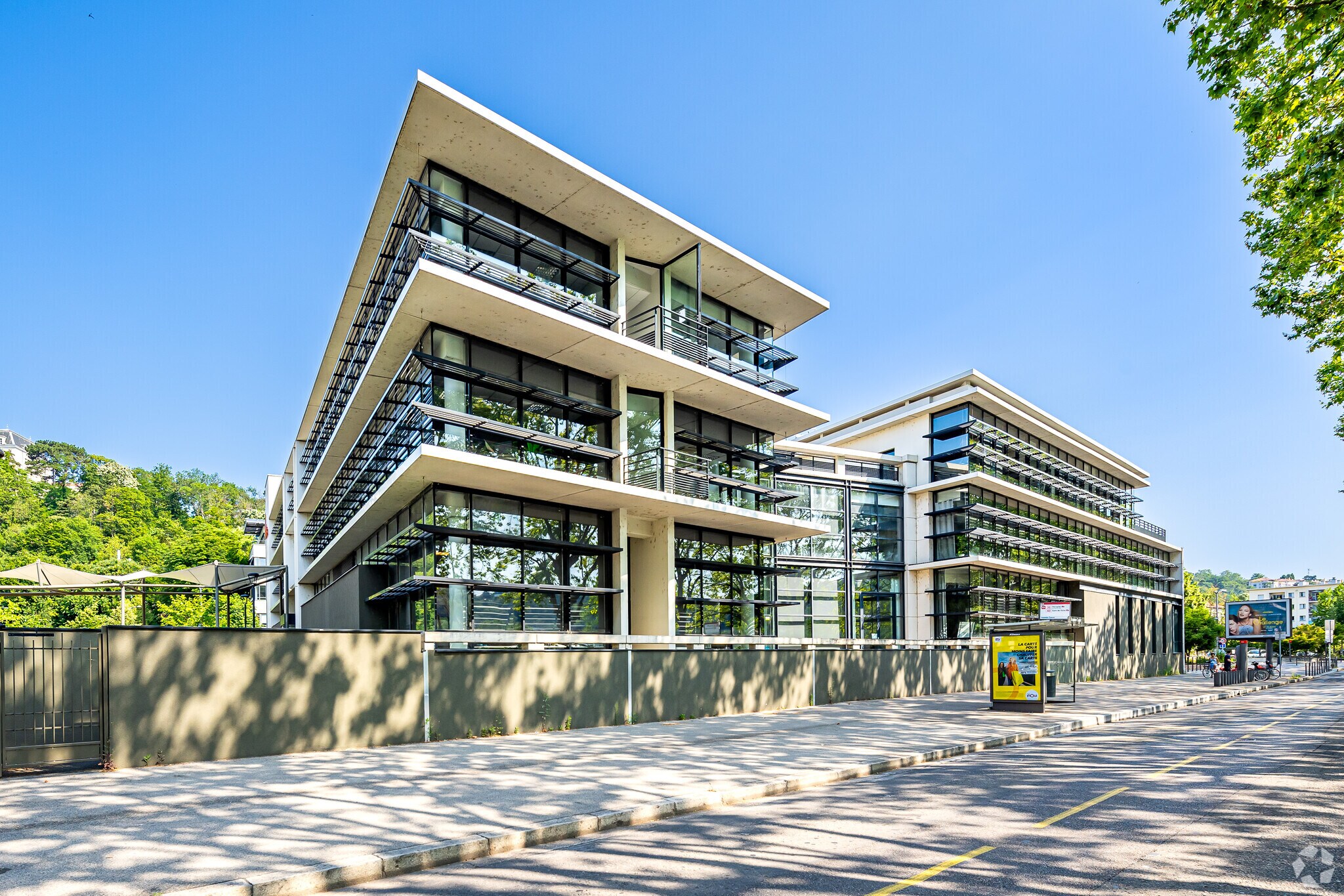 32 Quai Paul Sédallian, Lyon for lease Primary Photo- Image 1 of 3