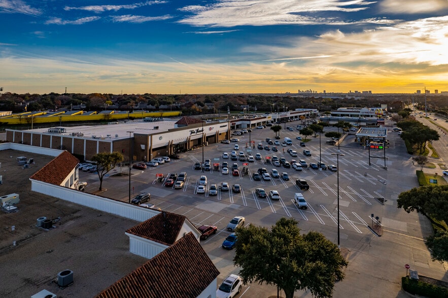 8602-8698 Skillman St, Dallas, TX for lease - Building Photo - Image 2 of 8