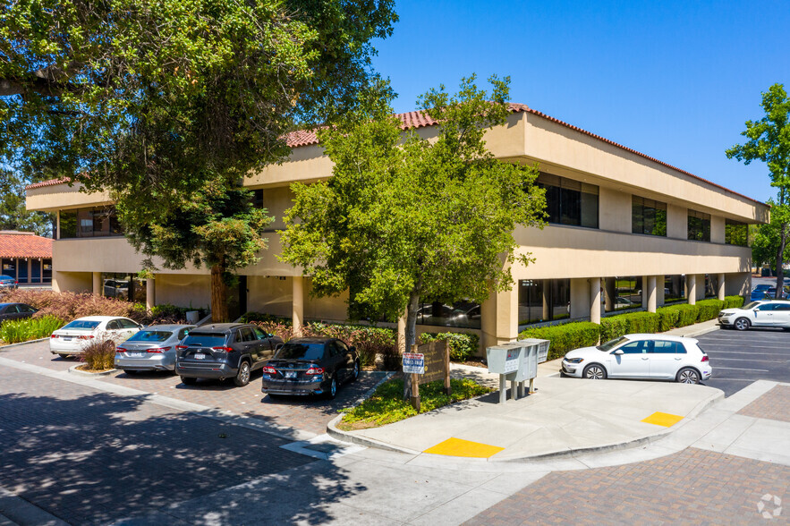 20410 Town Center Ln, Cupertino, CA for lease - Primary Photo - Image 1 of 8