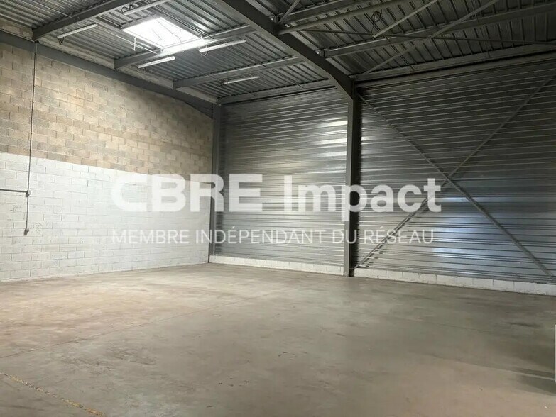 Flex in Cormontreuil for lease - Interior Photo - Image 3 of 20