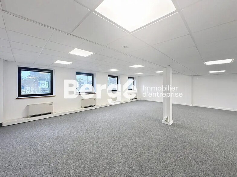 Office in Mougins for lease - Building Photo - Image 3 of 12