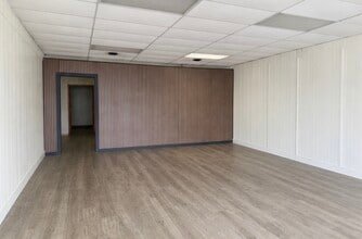 1950 S Glenstone Ave, Springfield, MO for sale Interior Photo- Image 2 of 5