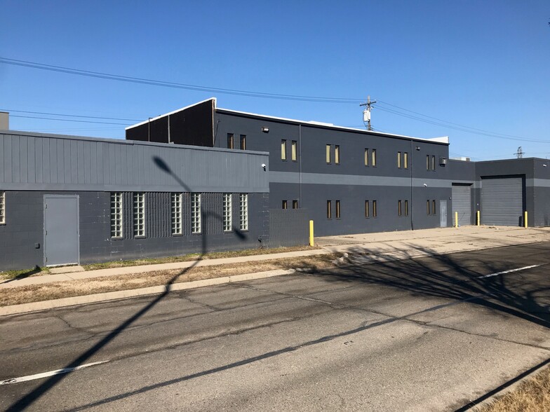 880 W Jefferson Ave, Trenton, MI for lease - Building Photo - Image 2 of 2