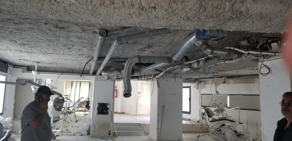 Office in Paris for lease - Building Photo - Image 1 of 4