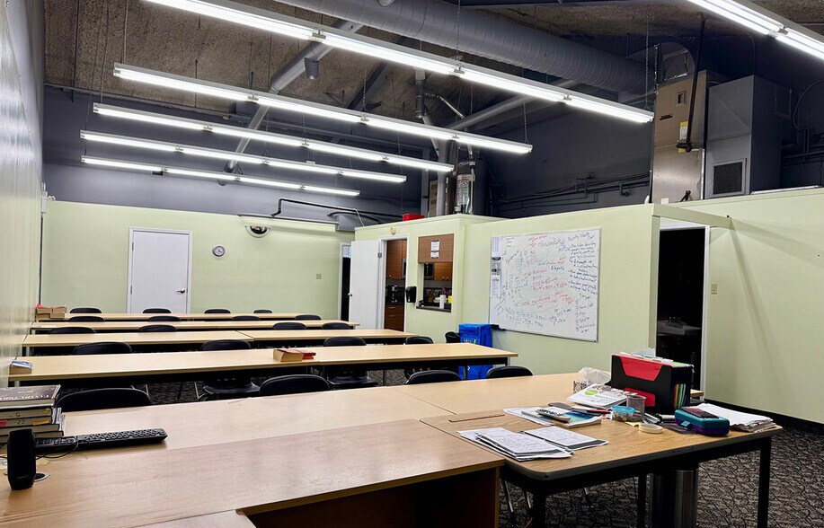 431 Thames Ave, Winnipeg, MB for lease - Interior Photo - Image 3 of 20