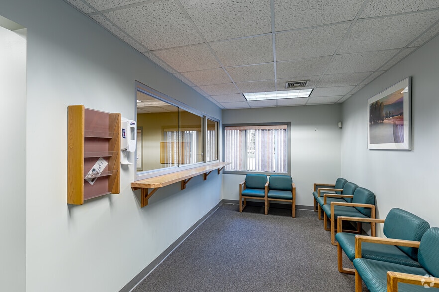 31 Dow Rd, Plainfield, CT for lease - Interior Photo - Image 2 of 13