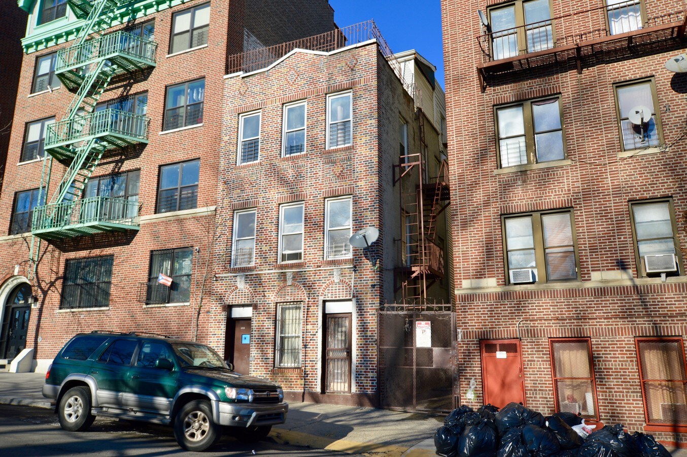 711 Crotona Park N, Bronx, NY 10457