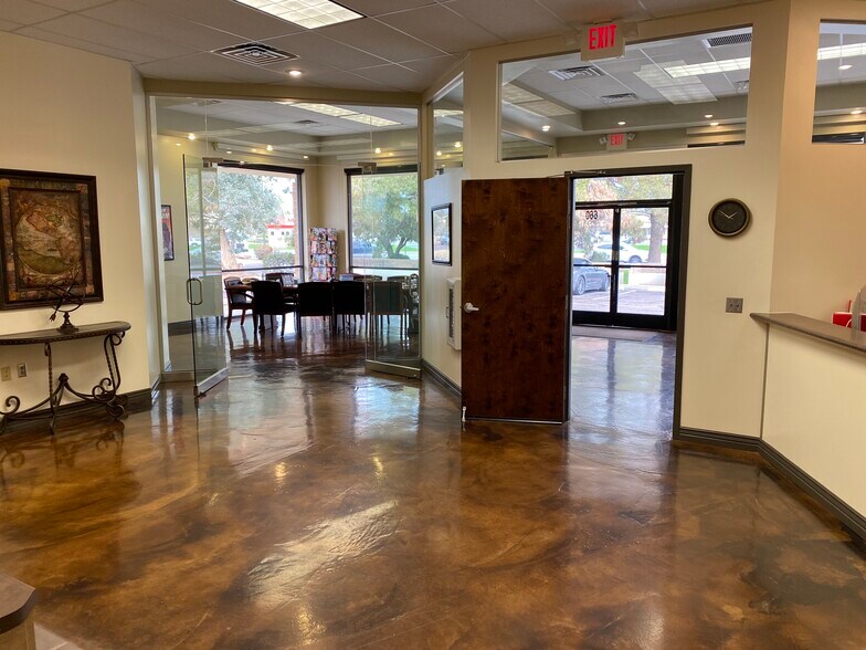 660 N Gilbert Rd, Gilbert, AZ for sale - Building Photo - Image 3 of 5