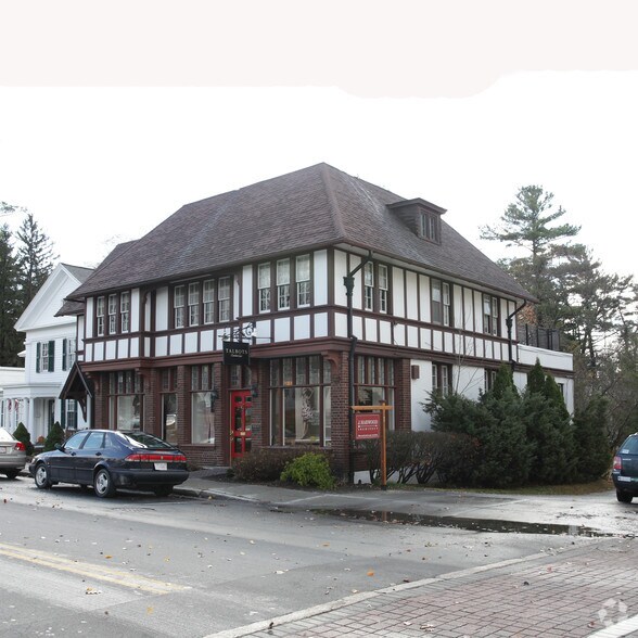 46 Walker St, Lenox, MA for sale - Primary Photo - Image 1 of 1