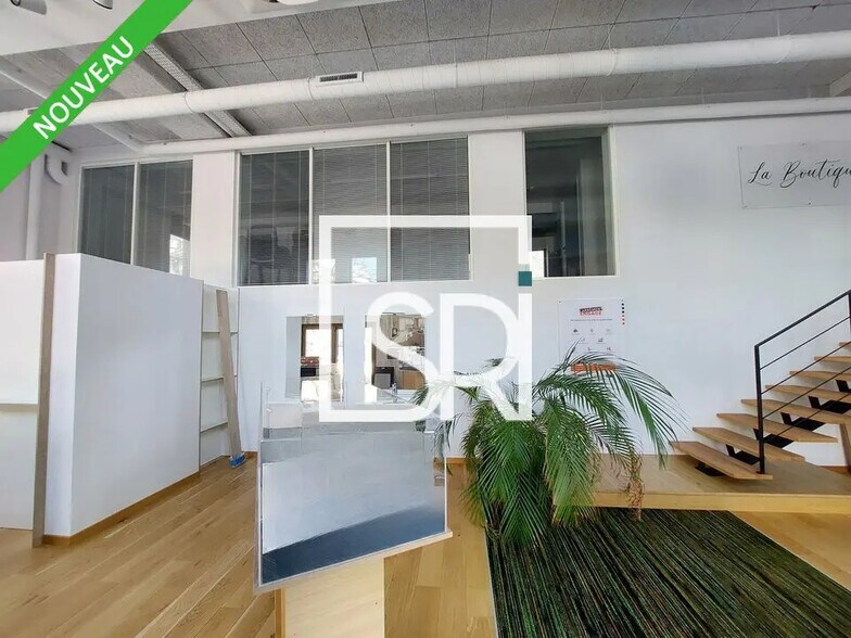 Office in Clermont-Ferrand for lease - Lobby - Image 3 of 12