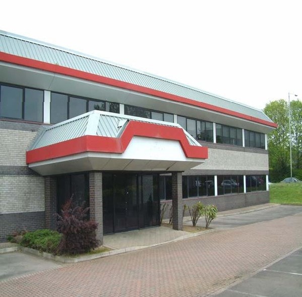 Pagoda Park, Swindon for lease - Building Photo - Image 2 of 6