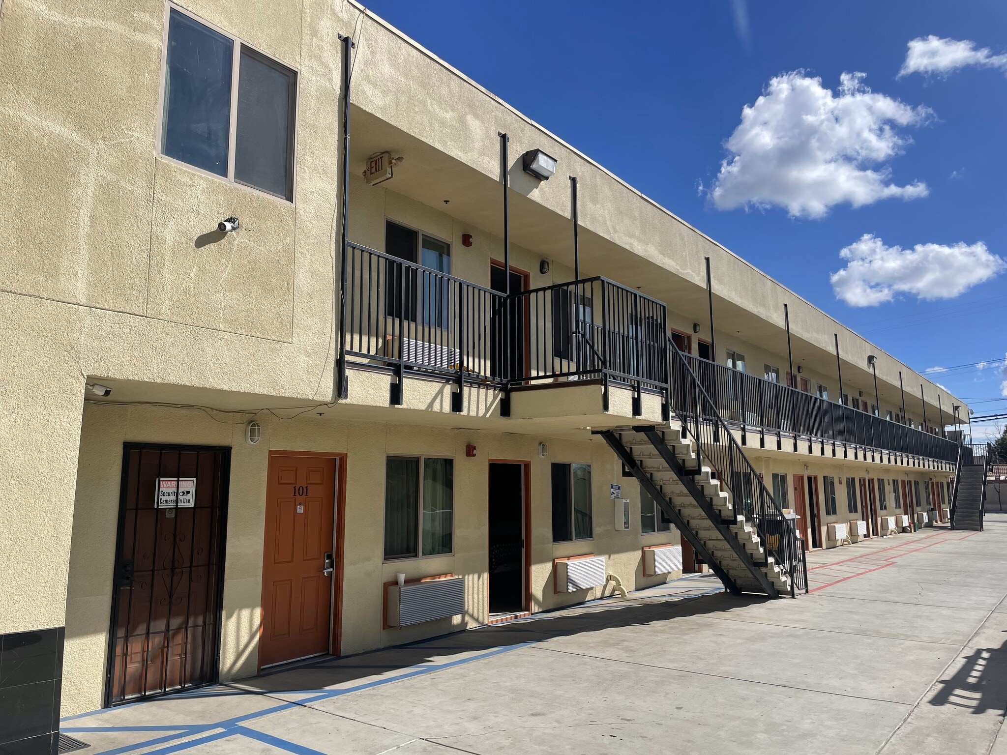 1317 Whitley Ave, Corcoran, CA 93212 Corcoran Inn