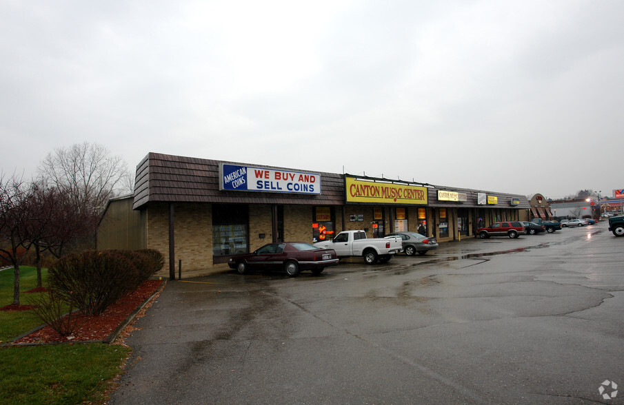 3200-3210 Whipple Ave NW, Canton, OH for lease - Primary Photo - Image 1 of 5