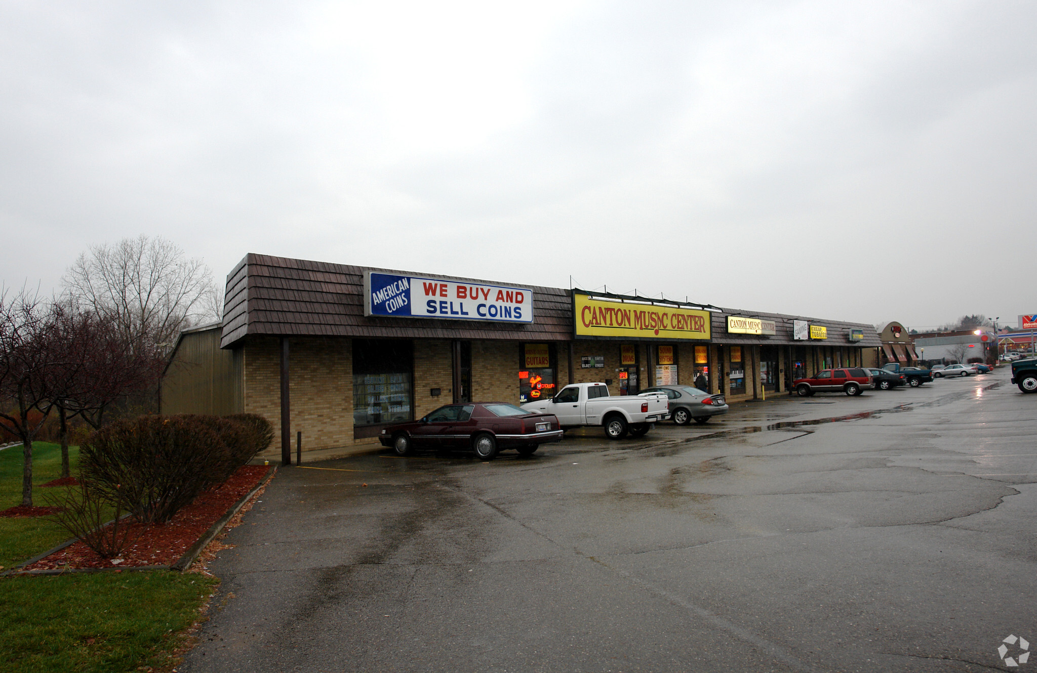 3200-3210 Whipple Ave NW, Canton, OH for lease Primary Photo- Image 1 of 6