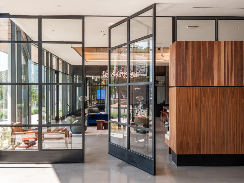 924 E 7th St, Austin, TX for lease - Building Photo - Image 3 of 16