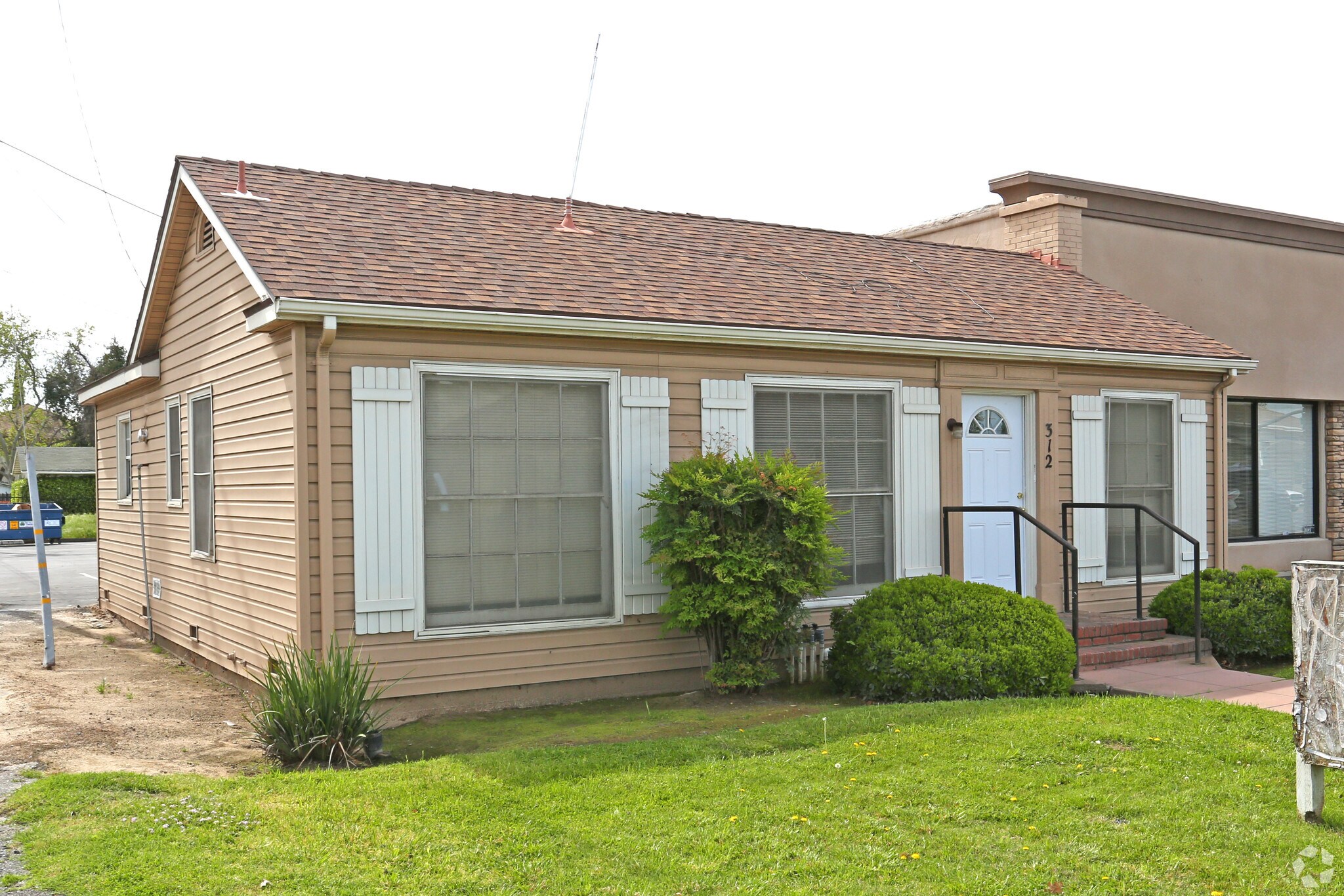 312 W Yosemite Ave, Madera, CA for sale Primary Photo- Image 1 of 1