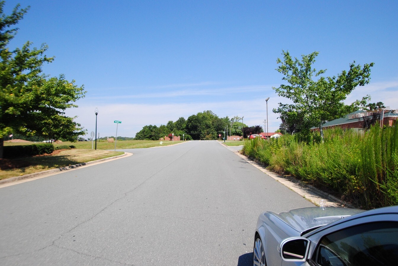 167 Millers Creek Dr, WinstonSalem, NC 27127