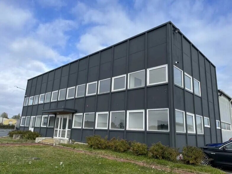 Office in Saran for lease - Building Photo - Image 1 of 16