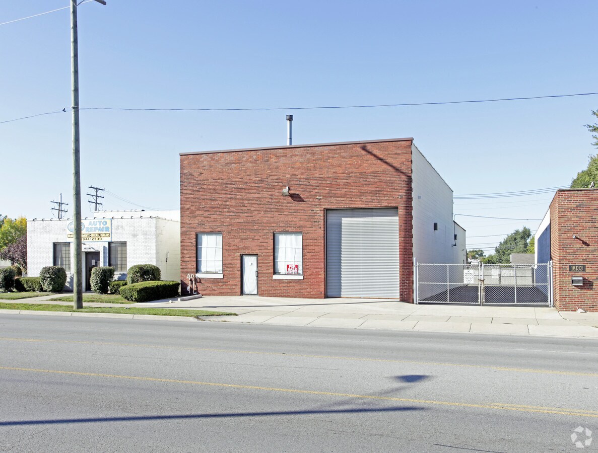 18115 E Nine Mile Rd, Eastpointe, MI 48021