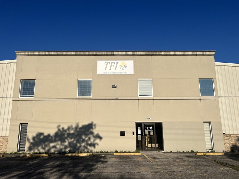 1711 S Longfellow St, Wichita, KS for lease - Building Photo - Image 3 of 9