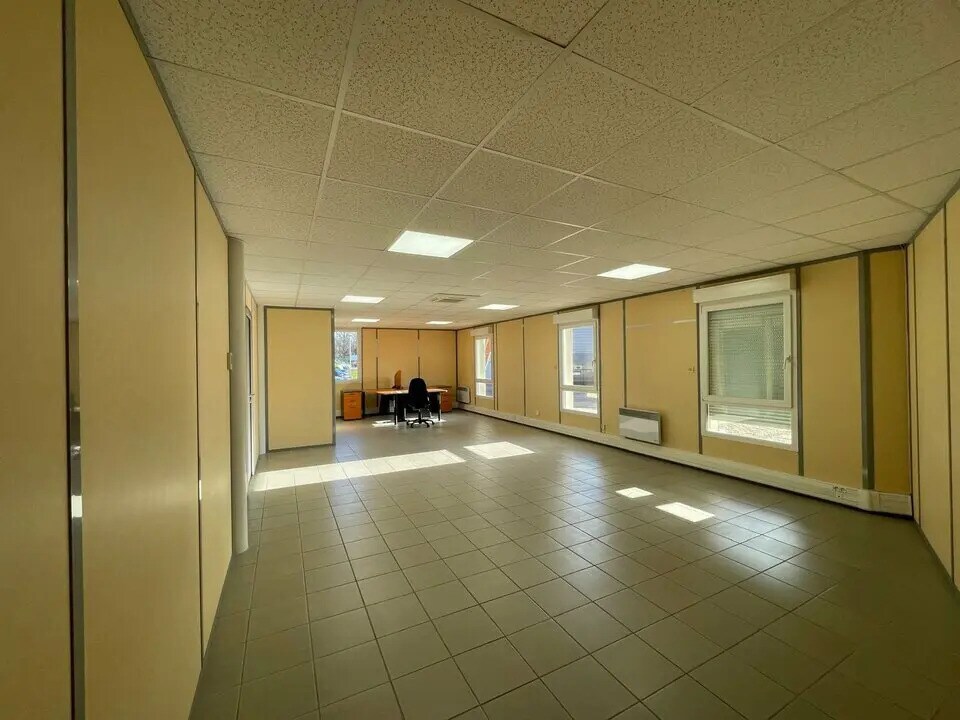 Office in Bourgoin-Jallieu for lease Interior Photo- Image 1 of 13