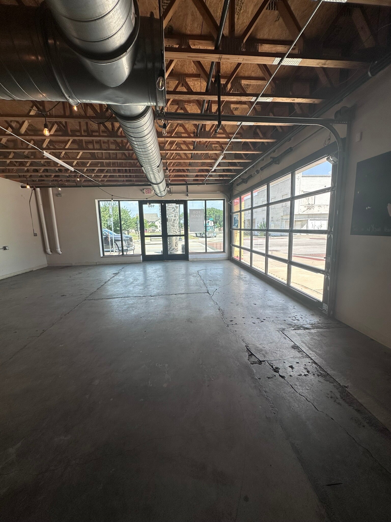 710 S Main St, Fort Worth, TX for lease Interior Photo- Image 1 of 4