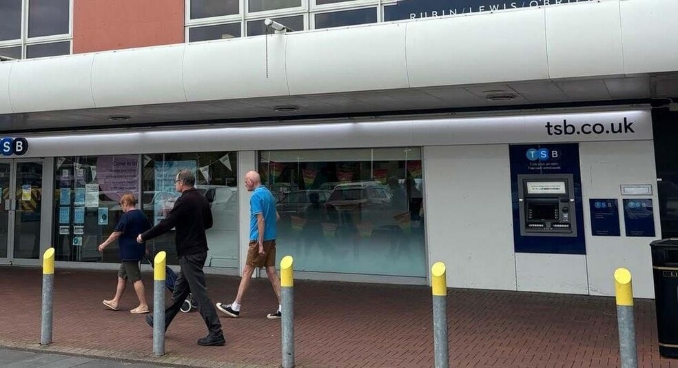 1-8 General Rees Sq, Cwmbran for lease - Building Photo - Image 1 of 13