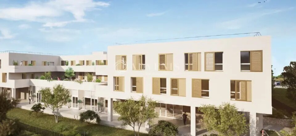 Retail in Lattes for sale Building Photo- Image 1 of 2