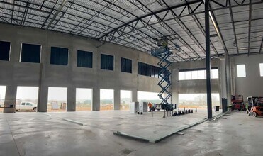 Silver Spring Route 11-Building 1, Mechanicsburg, PA for lease Interior Photo- Image 2 of 3