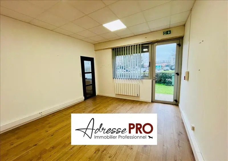 Retail in Mérignac for sale Interior Photo- Image 1 of 3