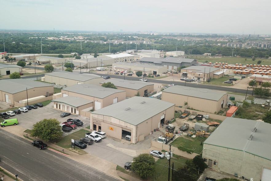 2401 Patterson Industrial Dr, Pflugerville, TX for lease - Building Photo - Image 3 of 12