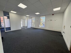 11-15 Dix's Field, Exeter for lease Interior Photo- Image 1 of 6