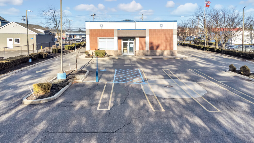 284 N Broadway, Hicksville, NY for lease - Building Photo - Image 2 of 3