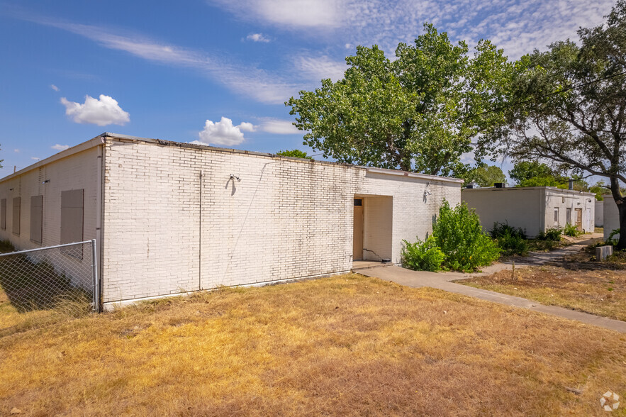 901 E 16th Ave, Corsicana, TX for sale - Primary Photo - Image 1 of 16