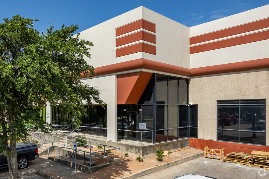 9200 Waterford Centre Blvd, Austin, TX for lease - Building Photo - Image 1 of 15