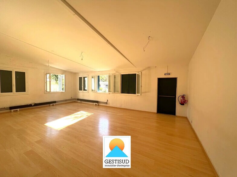 Office in Aubagne for lease - Building Photo - Image 1 of 7