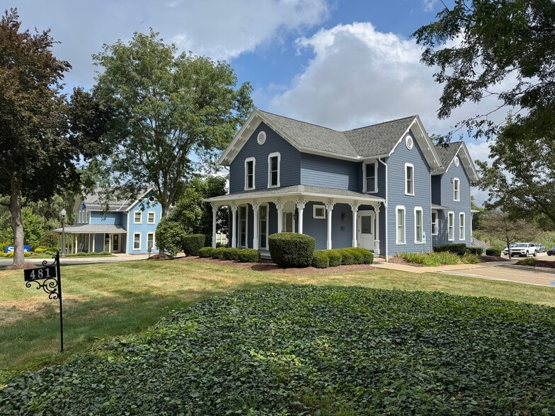 Blue Victorian portfolio of 3 properties for sale on LoopNet.com - Building Photo - Image 2 of 11