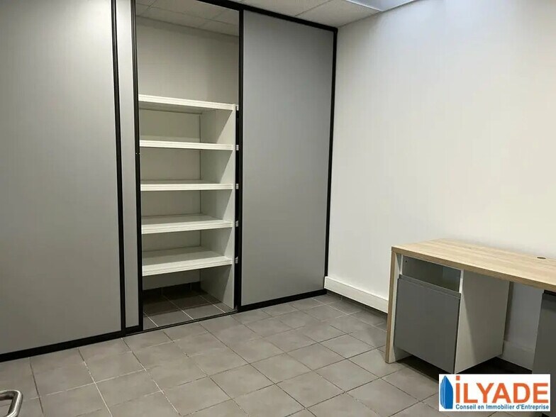 Office in Meyreuil for lease - Interior Photo - Image 2 of 6