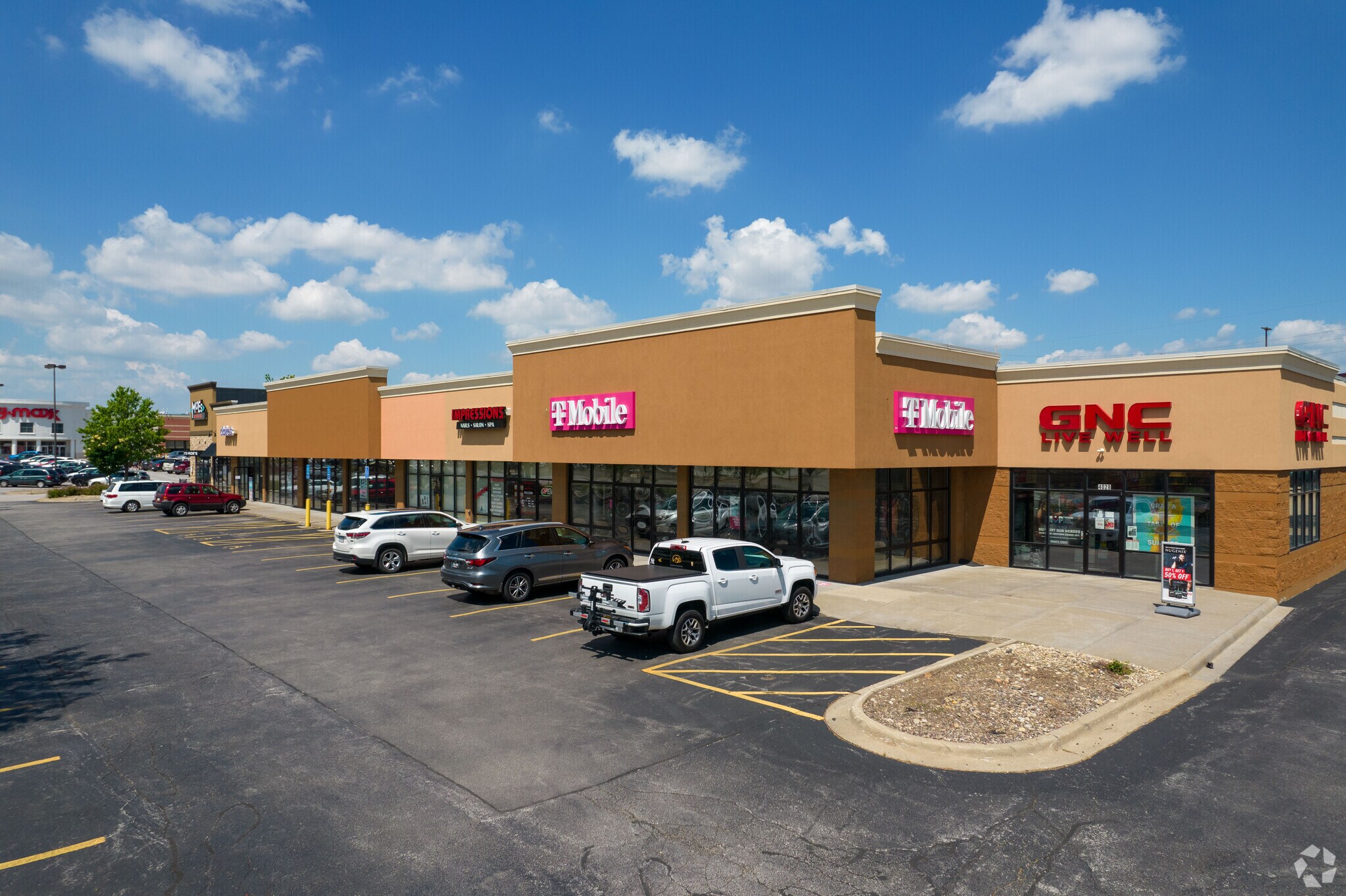 4020-4044 53rd St, Davenport, IA for sale Building Photo- Image 1 of 1