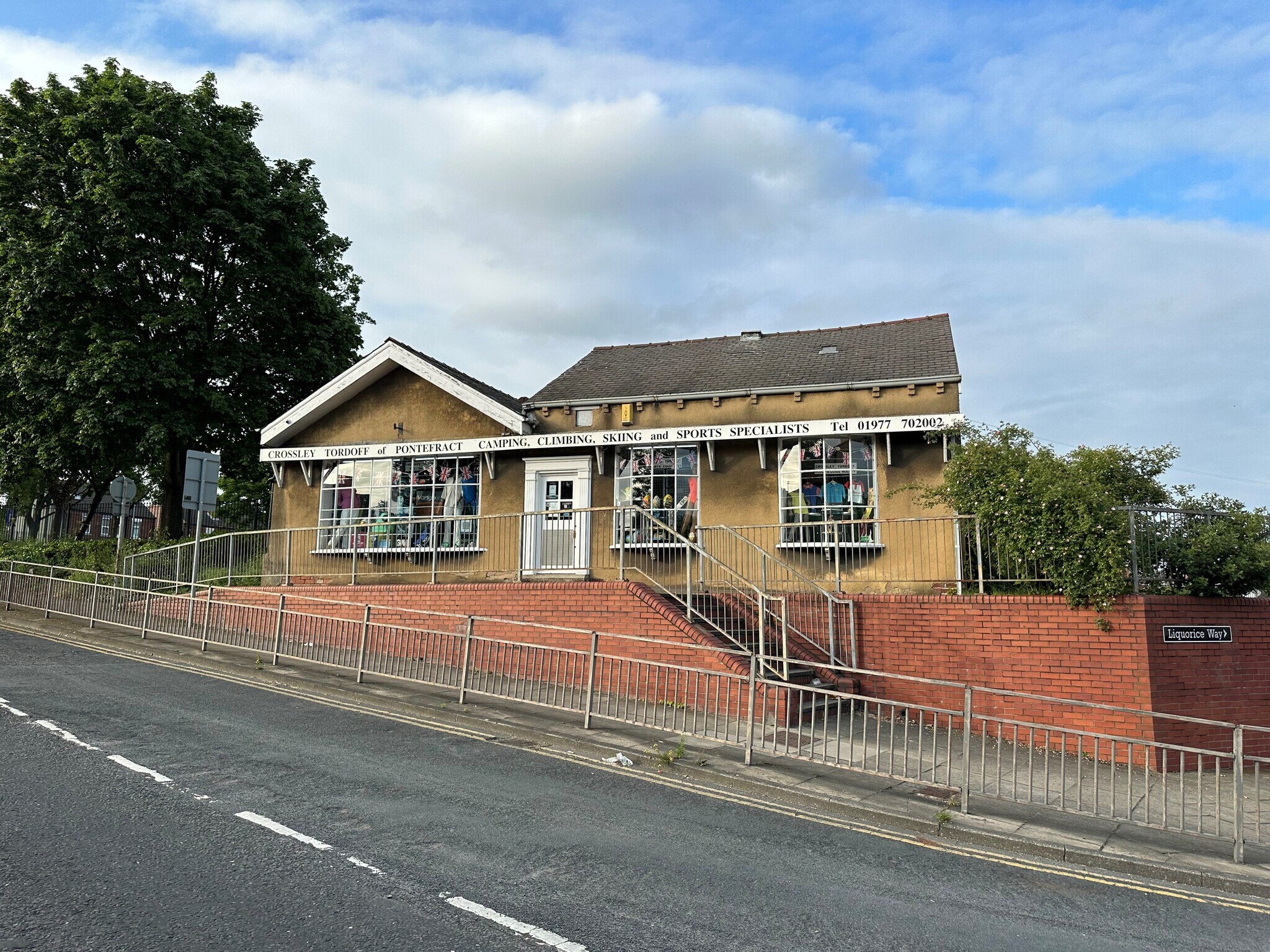 1 Jubilee Way, Pontefract for sale Primary Photo- Image 1 of 1
