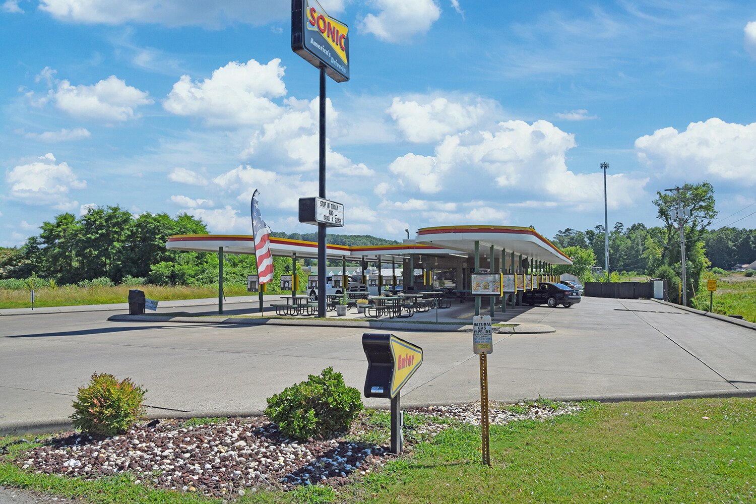 1600 S Main St, London, KY for sale Primary Photo- Image 1 of 1