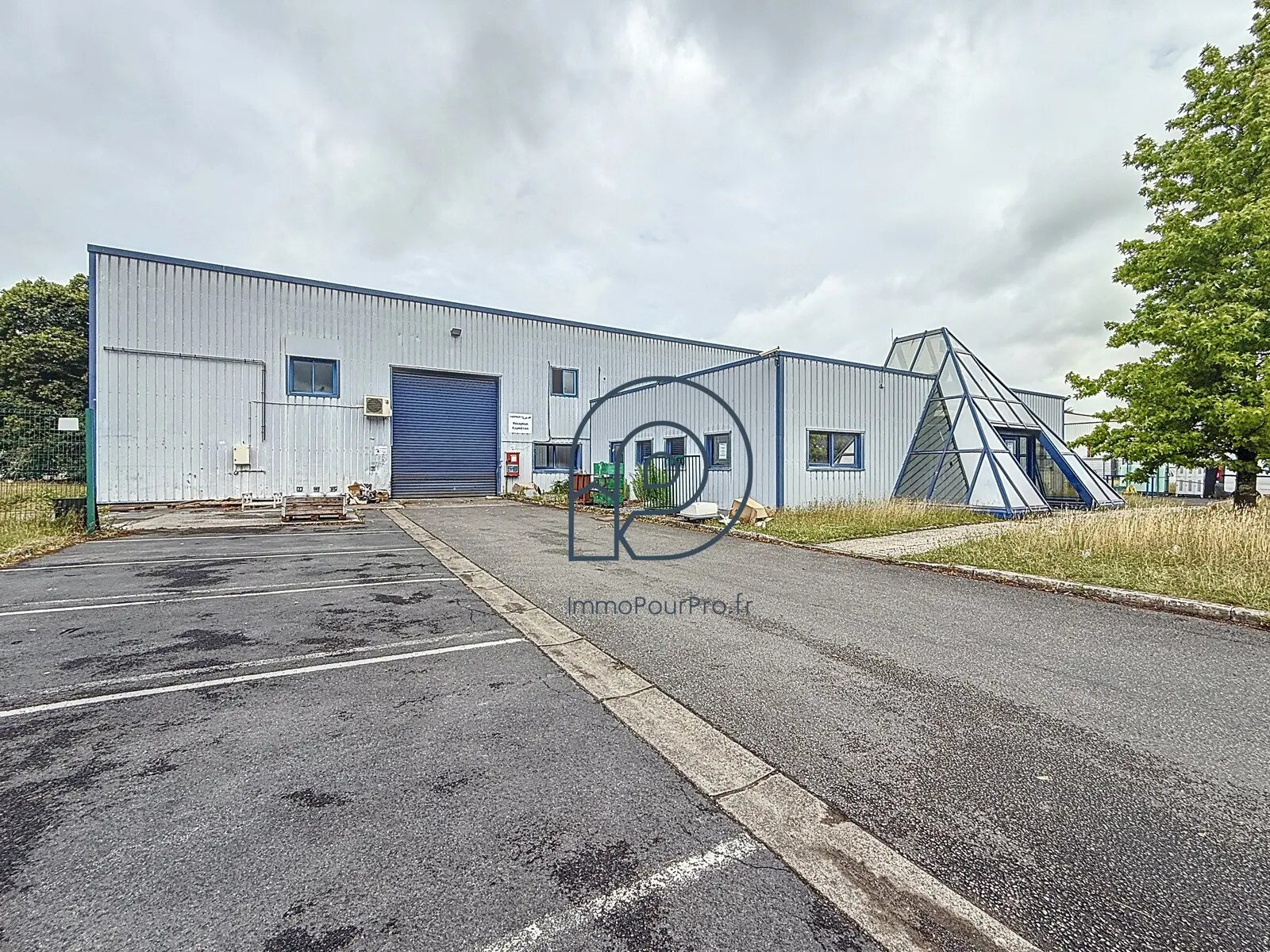 Flex in Saint-Amand-les-Eaux for sale Building Photo- Image 1 of 12