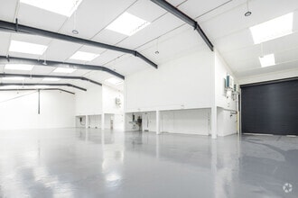 Juno Way, London for lease Interior Photo- Image 1 of 9